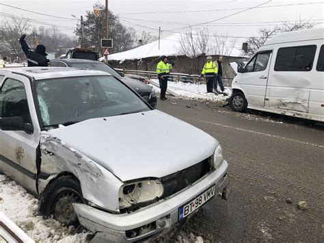 Accident Ntre Un Microbuz I Un Autoturism Spre R Chi I Video