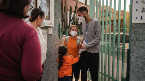 Volcán de Canarias Más 4 600 estudiantes de La Palma confinados en