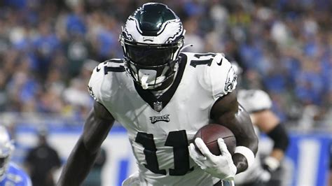 Philadelphia Eagles Wide Receiver A J Brown Makes Impressive Scoop