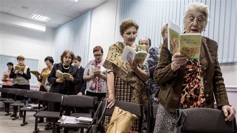 Russias Jehovahs Witnesses Fight Extremist Label Possible Ban