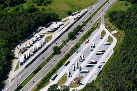 Luftbild Baar Ebenhausen LKW Abstellflächen an der Autobahn