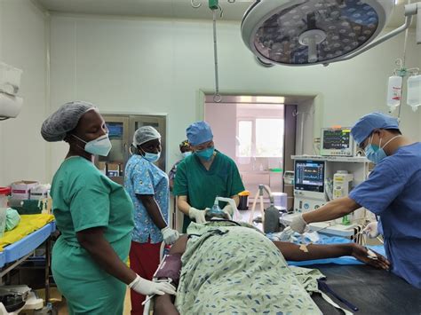 Chinese Medical Team Helps Ghanaian Hospital Improve Laparoscopic