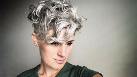 25 Short Cuts That Highlight Gray Hair And Bring Timeless Elegance