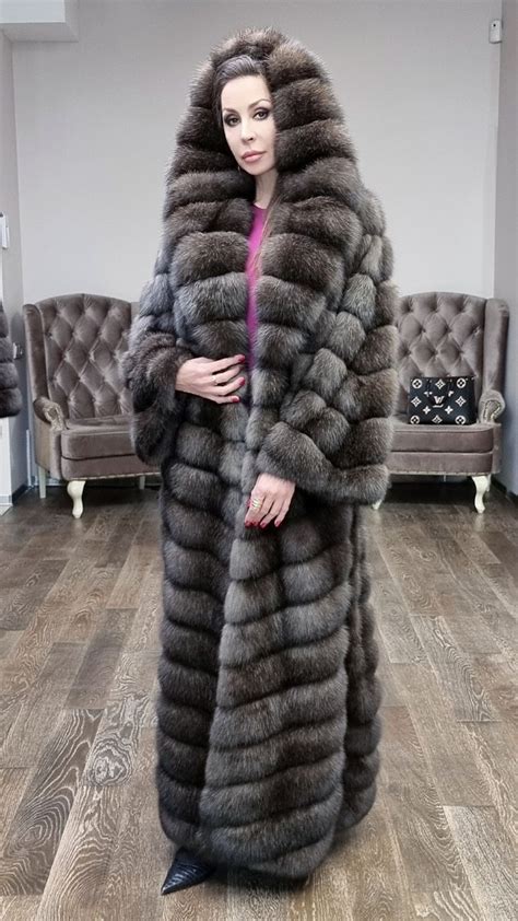 Pin By Anton Neumeier On Pelz Fur Fashion Fashion Fur Coat