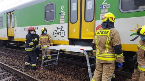 Czerwonka Parcel Rzucił się pod pociąg Kolei Mazowieckich Tragiczna