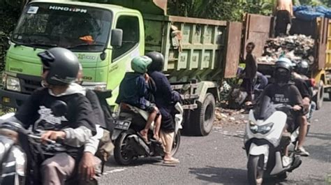 Sampah Dibuang Sembarangan Di Jalan Nawungan Hingga Menggunung Pemkab