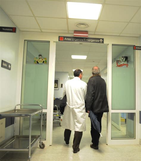 Cade E Finisce Al Pronto Soccorso Ore Di Attesa Per Una Enne