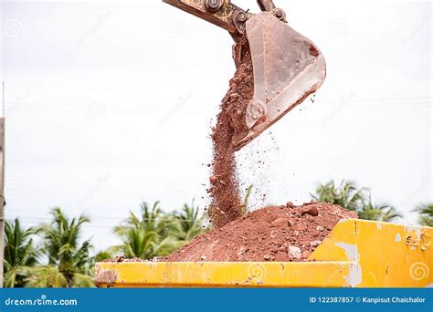 Building Machines Digger Loading Trucks With Soil Excavator Loading