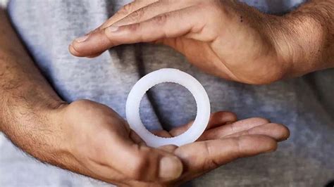 Opção contraceptiva para homens no horizonte anel de elevação testicular