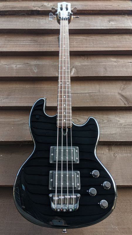 4 String Wal Basses