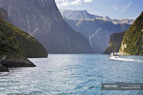 Fiordland National Park — coasts, travel destination - Stock Photo ...