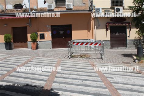 Lamezia Rimosso Albero Pericolante In Piazza Mercato Vecchio Il