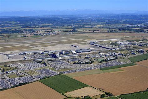 Vue aérienne Aéroport de Lyon Saint Exupery Photo aérienne France