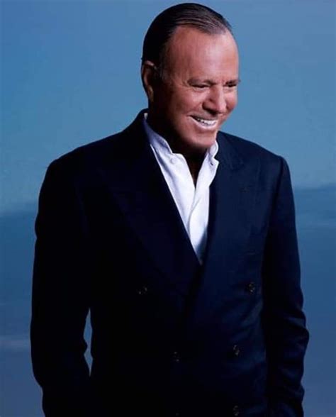 Pin Di Juana Fuensanta Fernandez Hern Su Julio Iglesias Nel 2024 Anno