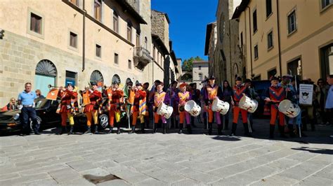 Ruote Nella Storia L Arrivo A Sansepolcro Della Carovana24