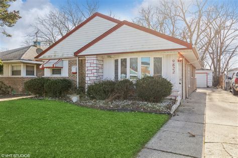 9822 S Van Vlissingen Rd Chicago Il 60617 Mls 12001074 Redfin