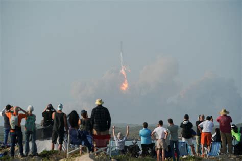 Uncrewed Starship Explodes On First Launch Attempt