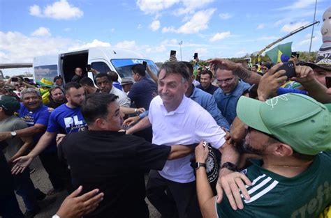 Jair Bolsonaro Desembarca Em Natal E Visita Ponta Negra Veja As Fotos