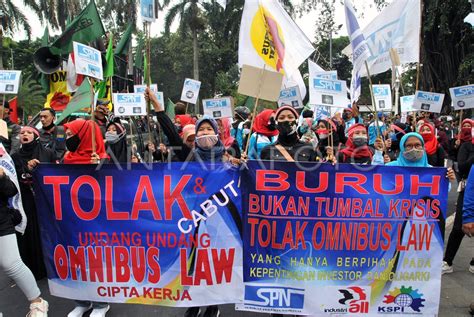 AKSI BURUH BOGOR TOLAK UU OMNIBUS LAW ANTARA Foto