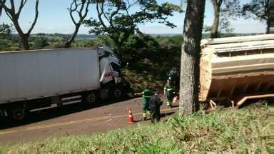 Meio Dia Paraná Foz do Iguaçu Acidente interdita BR 277 entre