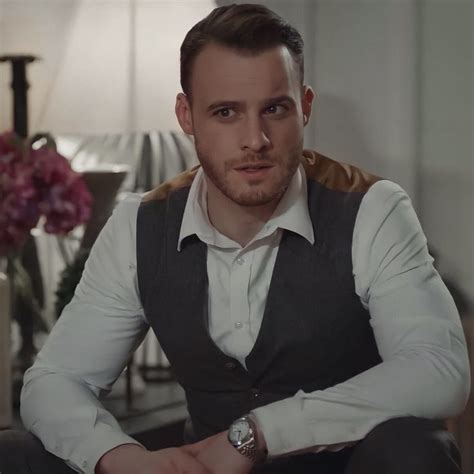 Pin Em Kerem Bursin Moda Moda Masculina Masculino