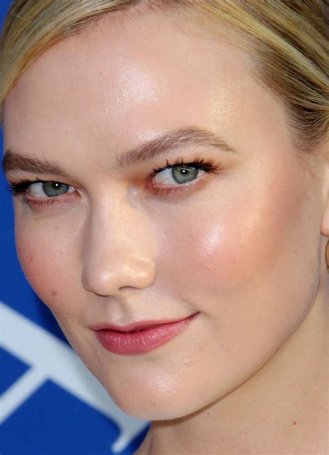 Close Up Of Karlie Kloss At The Cfda Fashion Awards Makeup Set