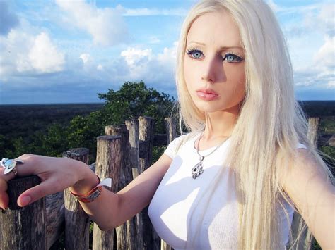 ネット騒然！ロシアに現れた ”人形のような美女” の恥ずかしい画像が流出 ポッカキット