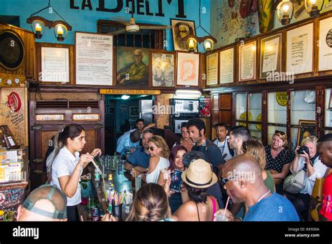 Bodeguita Del Medio Famoso Bar En La Habana Vieja Cuba Fotograf A De