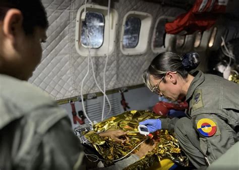 Força Aérea divulga novas fotos do resgate das 4 crianças colombianas