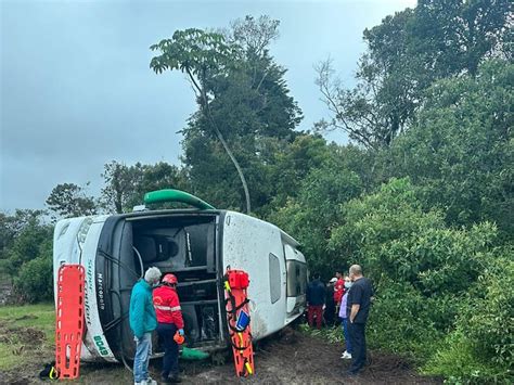 Cuatro Personas Muertas Deja El Volcamiento De Un Bus En La Vía Tunja Bucaramanga