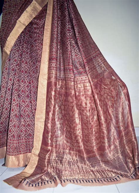 Kodalikaruppur Saree Sutrakaar Celebrating Handloom Sarees