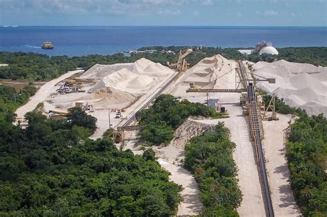 La Jornada Habitantes de Playa del Carmen denunciarán a Calica ante