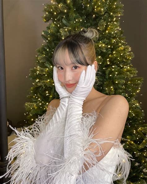 211224 TWICE Instagram Update - Momo | kpopping