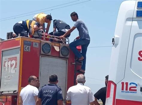 Hatay da Yangın Sırasında Elektrik Akımına Kapılan İtfaiye Eri Hayatını