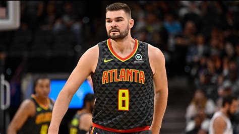 Australian NBL Player Isaac Humphries Announces He S Gay Alive