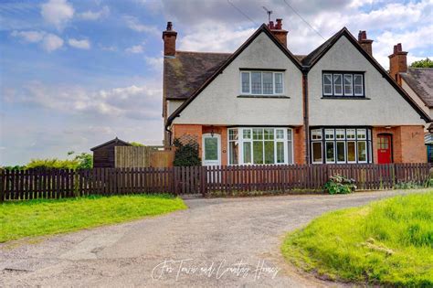 Moorlands Road Malvern Wr14 2 Bed Semi Detached House For Sale £300 000