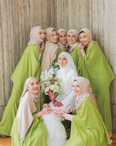 Warna Hijau Pucuk Pisang Claire Dyer