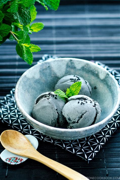 Black Sesame Ice Cream 黒ゴマのアイスクリーム • Just One Cookbook