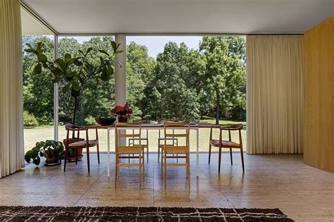 Miess Iconic Farnsworth House Goes Back To Its Original Interiors For