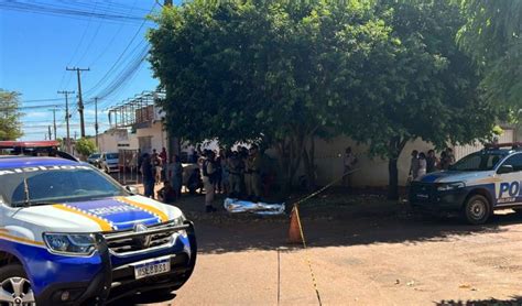 Adolescente de 17 anos é executado a tiros em plena luz do dia na