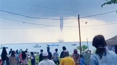 Tornado TERTANGKAP KAMERA Di Pagatan Bencana Alam Hari Ini 2024 YouTube