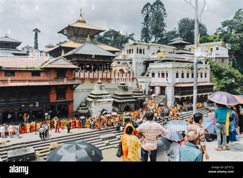 Kathmandu Nepal Aug Hindu Devotees At Pashupatinath Temple