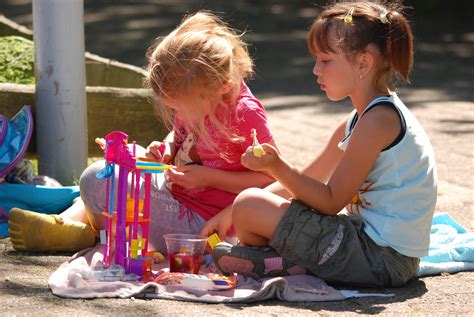 Fotos gratis al aire libre persona gente jugar primavera niño