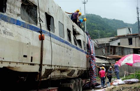 中国浙江省温州市で2011年7月23日夜に：中国高速鉄道脱線事故 写真特集：時事ドットコム