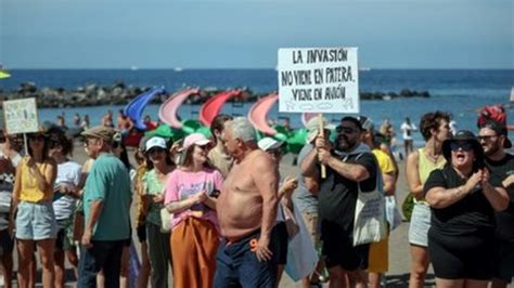 Tausende Menschen Demonstrieren Auf Kanarischen Inseln Gegen