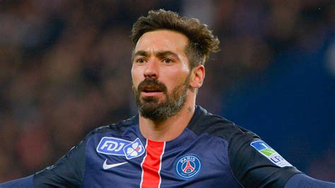 Ezequiel Lavezzi poignardé et transporté durgence à lhôpital L