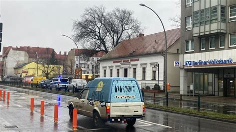 Berlin Überfall auf Geldtransporter Fluchtfahrzeug angezündet