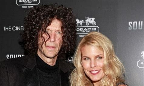 Beth Ostrosky on husband Howard Stern: 'Howard is really romantic'