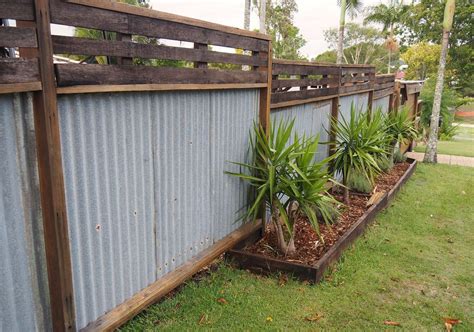 40 Corrugated Metal Fence Ideas to Create a Private Space With a Low ...