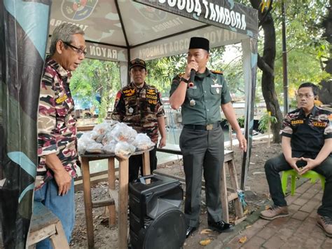 Koramil 02 TB Bersama FKPPI Adakan Giat Pembagian Takjil Dan Santunan